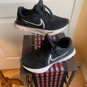 Nike React Flyknit Black infinity size 8,5